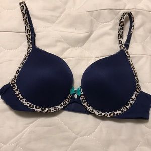 Victoria’s Secret Body by Victoria Bra 32B